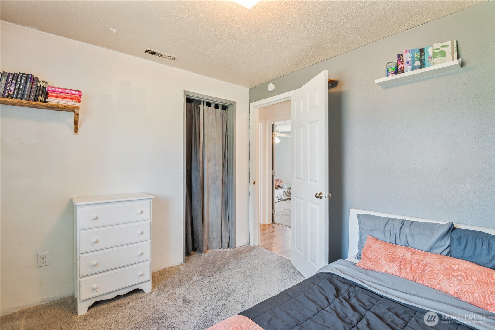 642 5th Avenue Southwest Castle Rock, WA 98611 - Photo 19 of 33 a bedroom with a bed and a dresser
