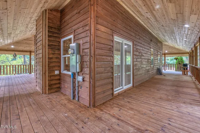 $569,000 | 160 Conley Stevens Road, Roan Mountain, TN 37687