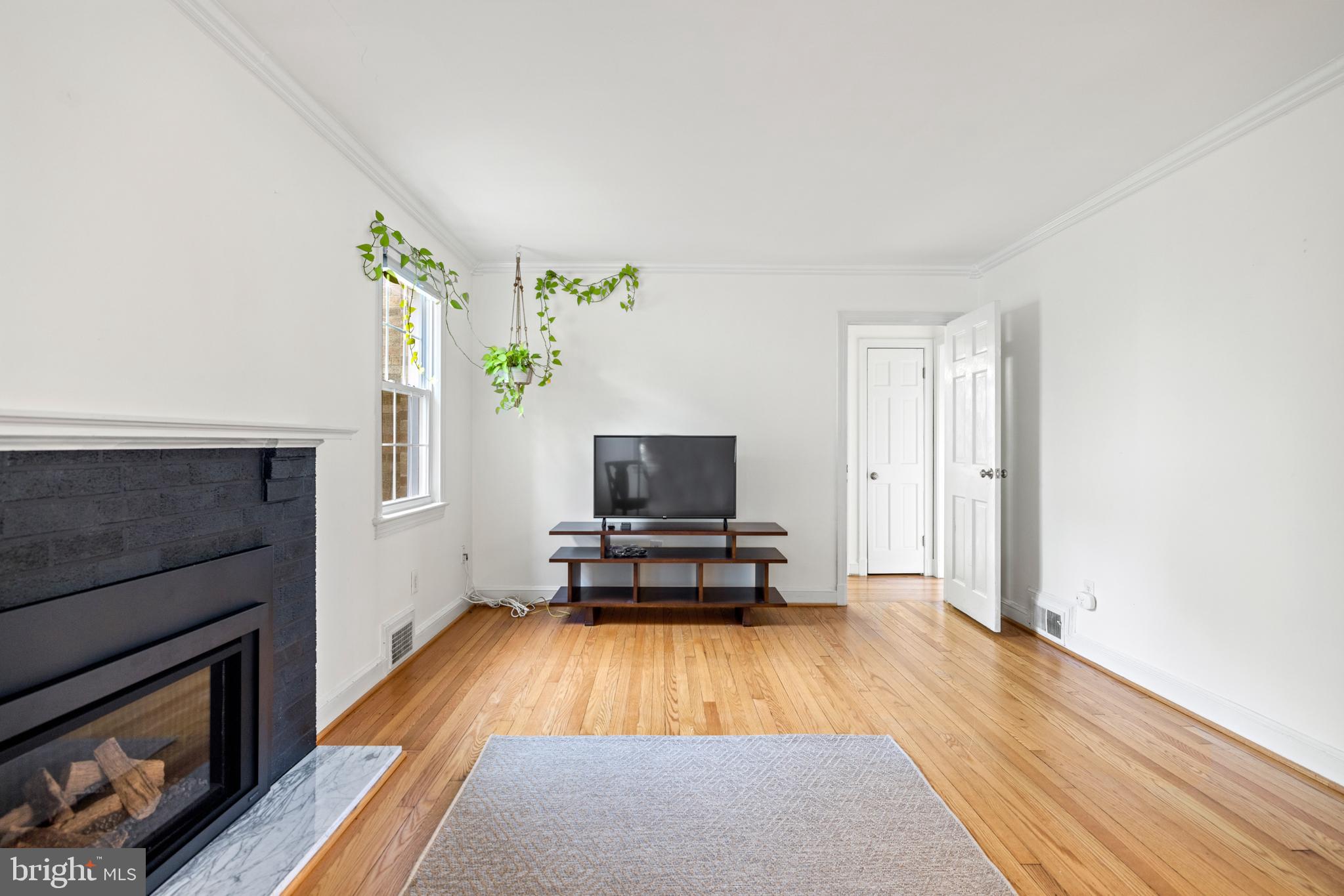 10157 Sutherland Road Silver Spring, MD 20901 - Photo 4 of 67