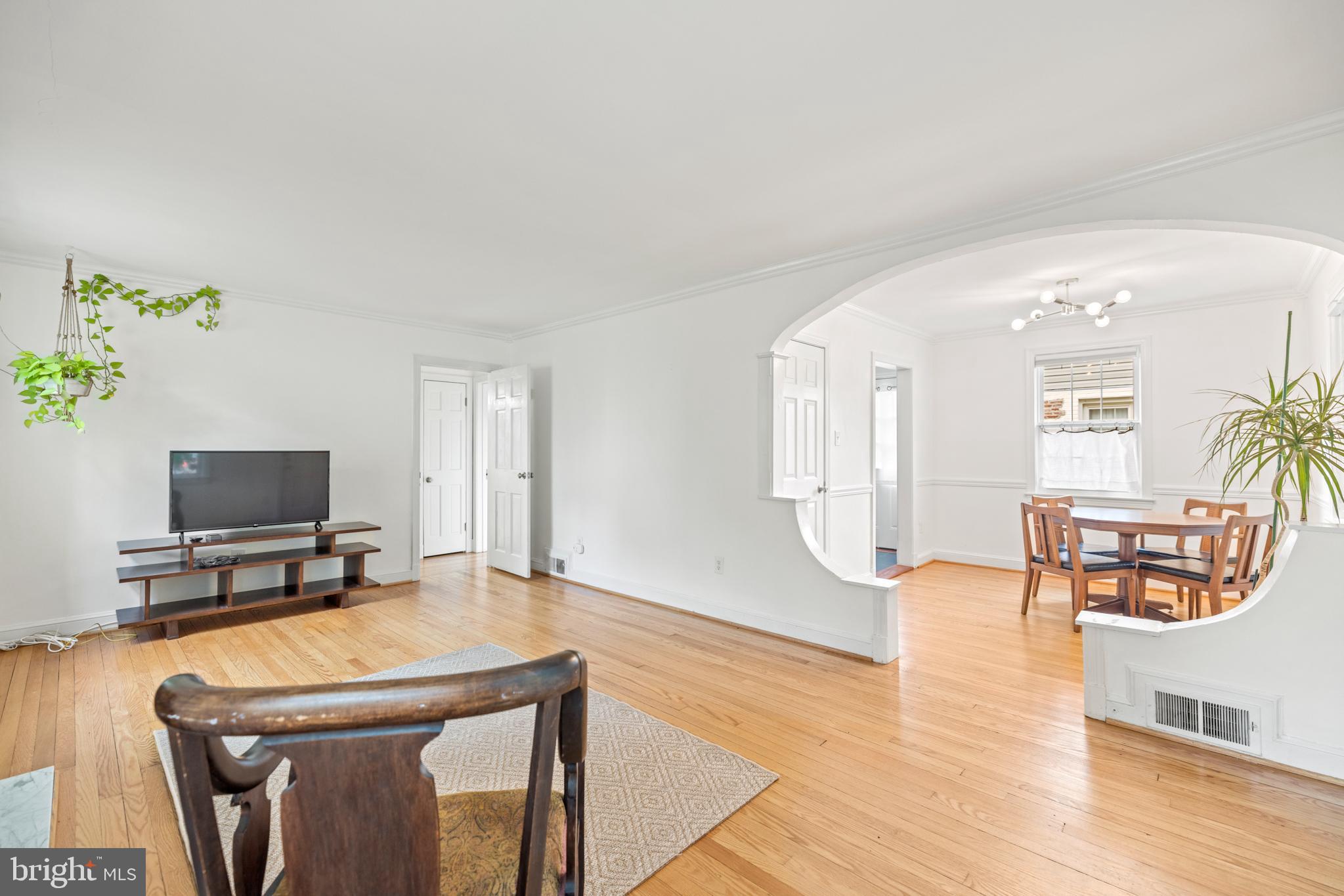 10157 Sutherland Road Silver Spring, MD 20901 - Photo 5 of 67