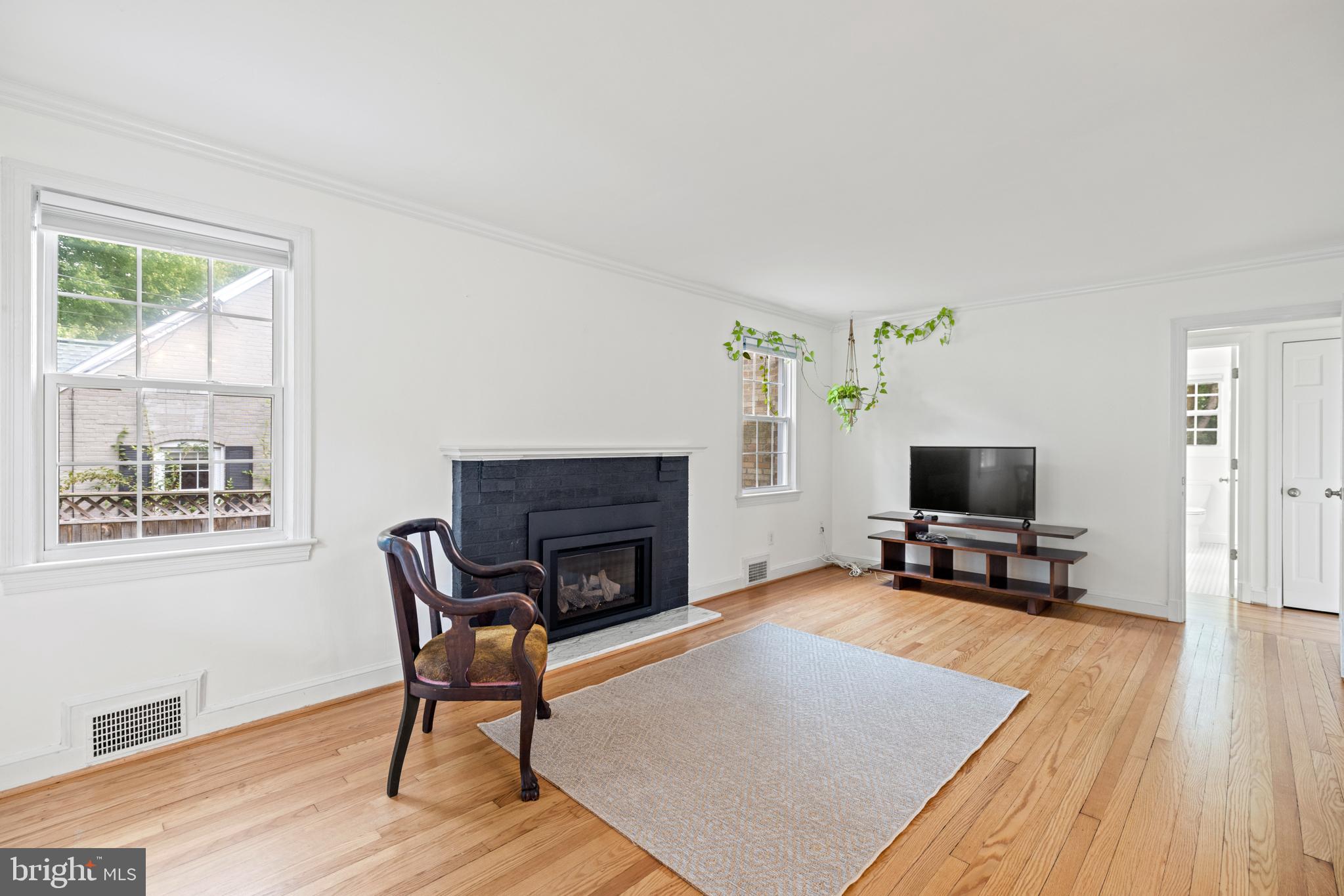 10157 Sutherland Road Silver Spring, MD 20901 - Photo 7 of 67
