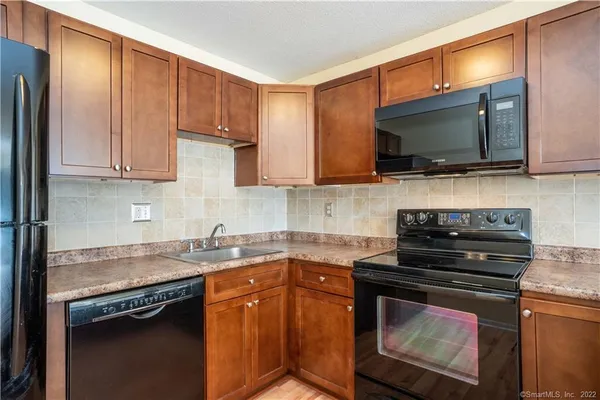 $1,900 | 1401 Harbor View Drive, Unit 1401, Rocky Hill, CT 06067