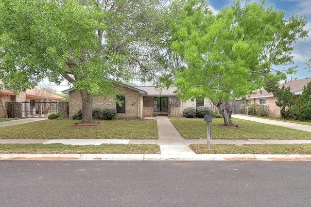 a view of a house with a outdoor space