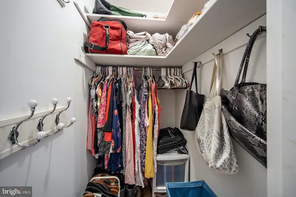 $2,095 | 10684 Weymouth Street, Unit 10684, Bethesda, MD 20814