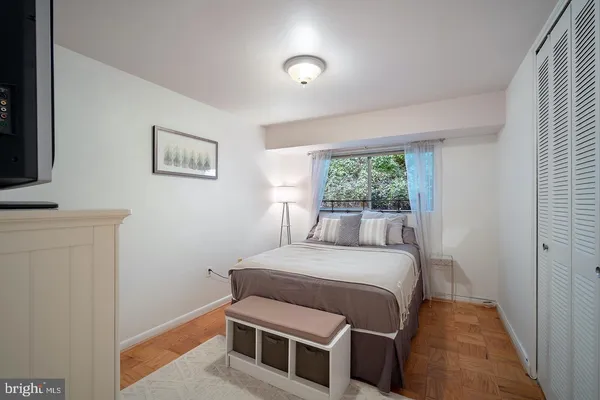 $2,095 | 10684 Weymouth Street, Unit 10684, Bethesda, MD 20814