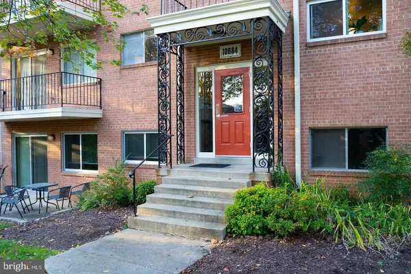 $2,095 | 10684 Weymouth Street, Unit 10684, Bethesda, MD 20814
