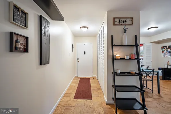 $2,095 | 10684 Weymouth Street, Unit 10684, Bethesda, MD 20814