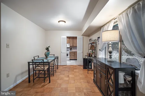 $2,095 | 10684 Weymouth Street, Unit 10684, Bethesda, MD 20814