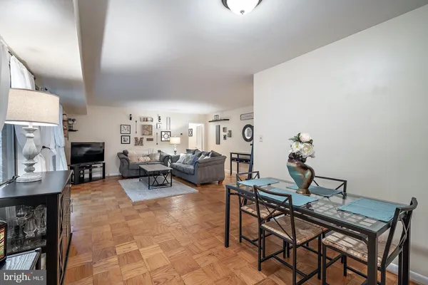 $2,095 | 10684 Weymouth Street, Unit 10684, Bethesda, MD 20814