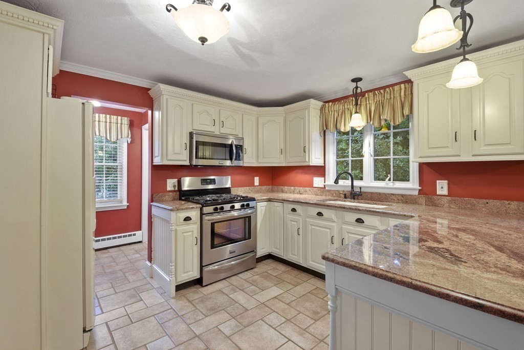 21 Ireta Road Shrewsbury, MA 01545 - Photo 4 of 36 Gallery Image 4