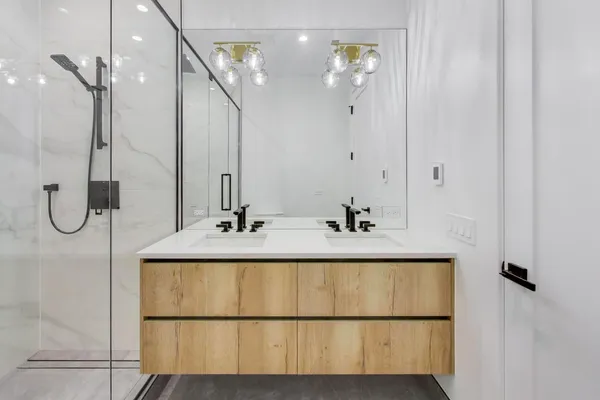 $3,800 | 2456 West Cortez Street, Unit 2E, Chicago, IL 60622