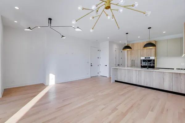 $3,800 | 2456 West Cortez Street, Unit 2E, Chicago, IL 60622