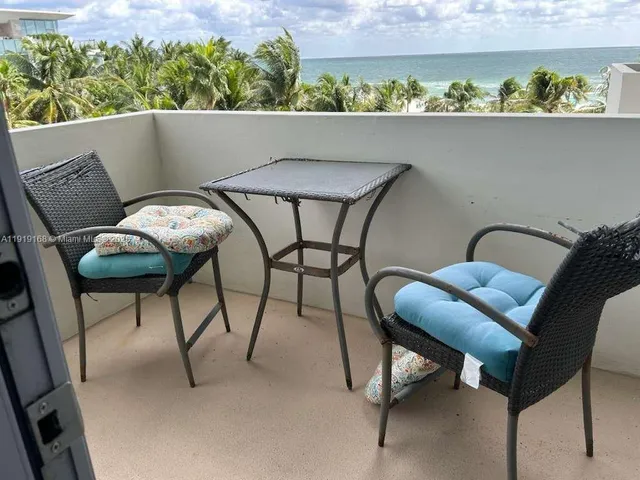 $3,000 | 2899 Collins Avenue, Unit 625, Miami Beach, FL 33140