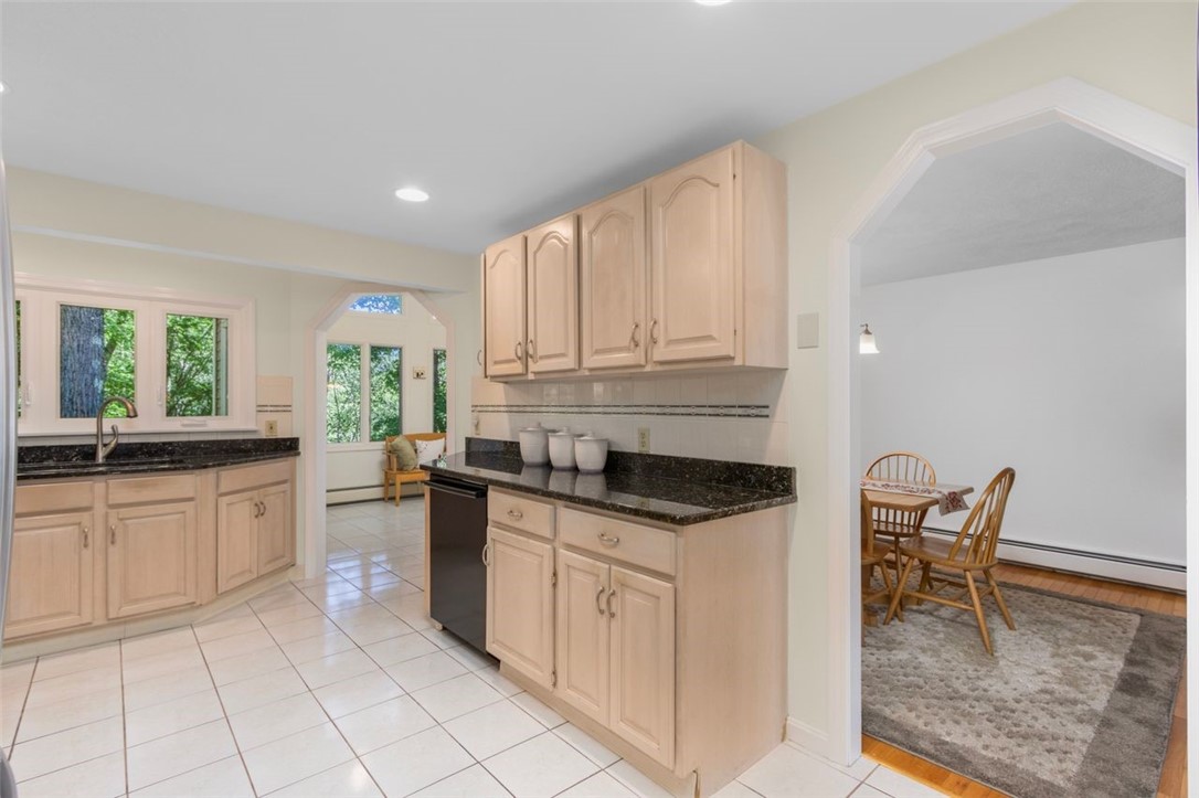123 Hines Farm Road Cranston, RI 02921 - Photo 12 of 38
