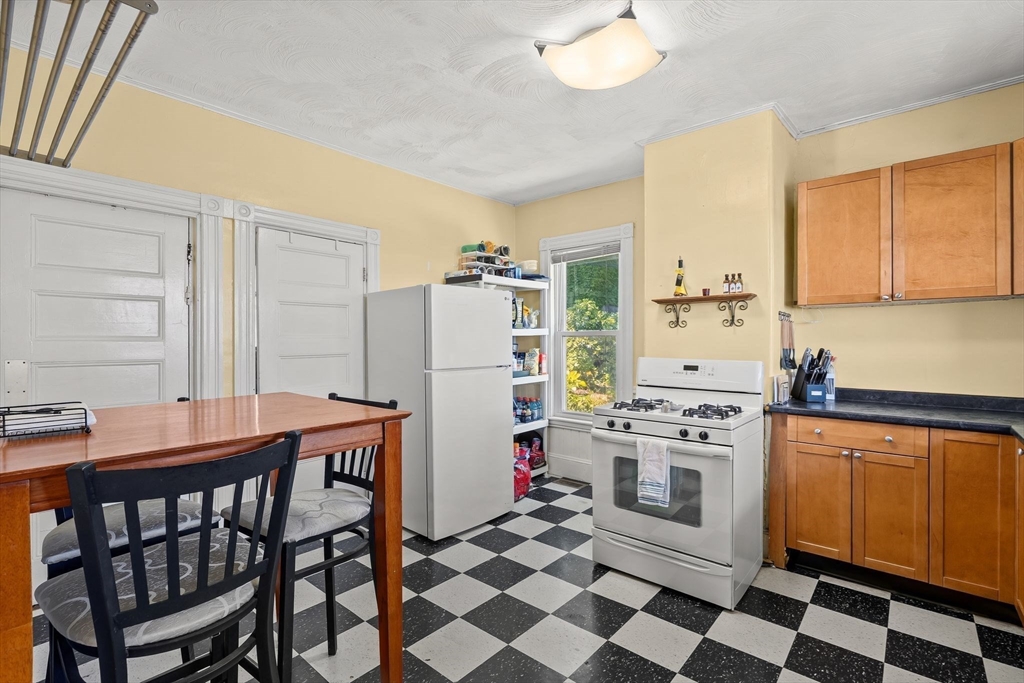 17 Windermere Road Boston, MA 02125 - Photo 10 of 38