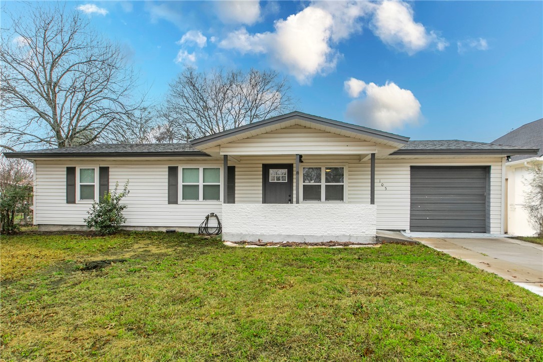 105 Alamo Drive McGregor, TX 76657 - Photo 3 of 34 a front view of a house with a garden and yard