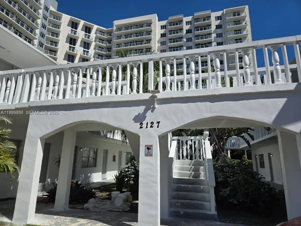 $1,900 | 2127 Van Buren Street, Unit 203, Hollywood, FL 33020