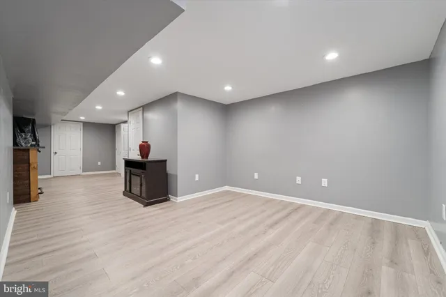 $215,000 | 887 Taylor Drive, Folcroft, PA 19032