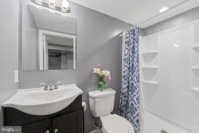 $215,000 | 887 Taylor Drive, Folcroft, PA 19032