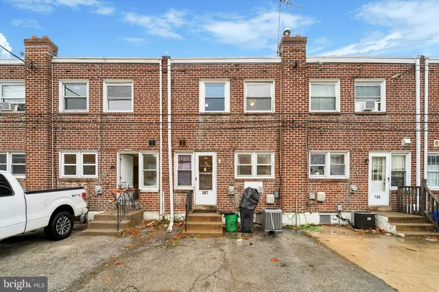 $215,000 | 887 Taylor Drive, Folcroft, PA 19032