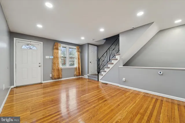 $215,000 | 887 Taylor Drive, Folcroft, PA 19032