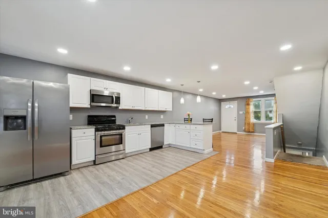 $215,000 | 887 Taylor Drive, Folcroft, PA 19032