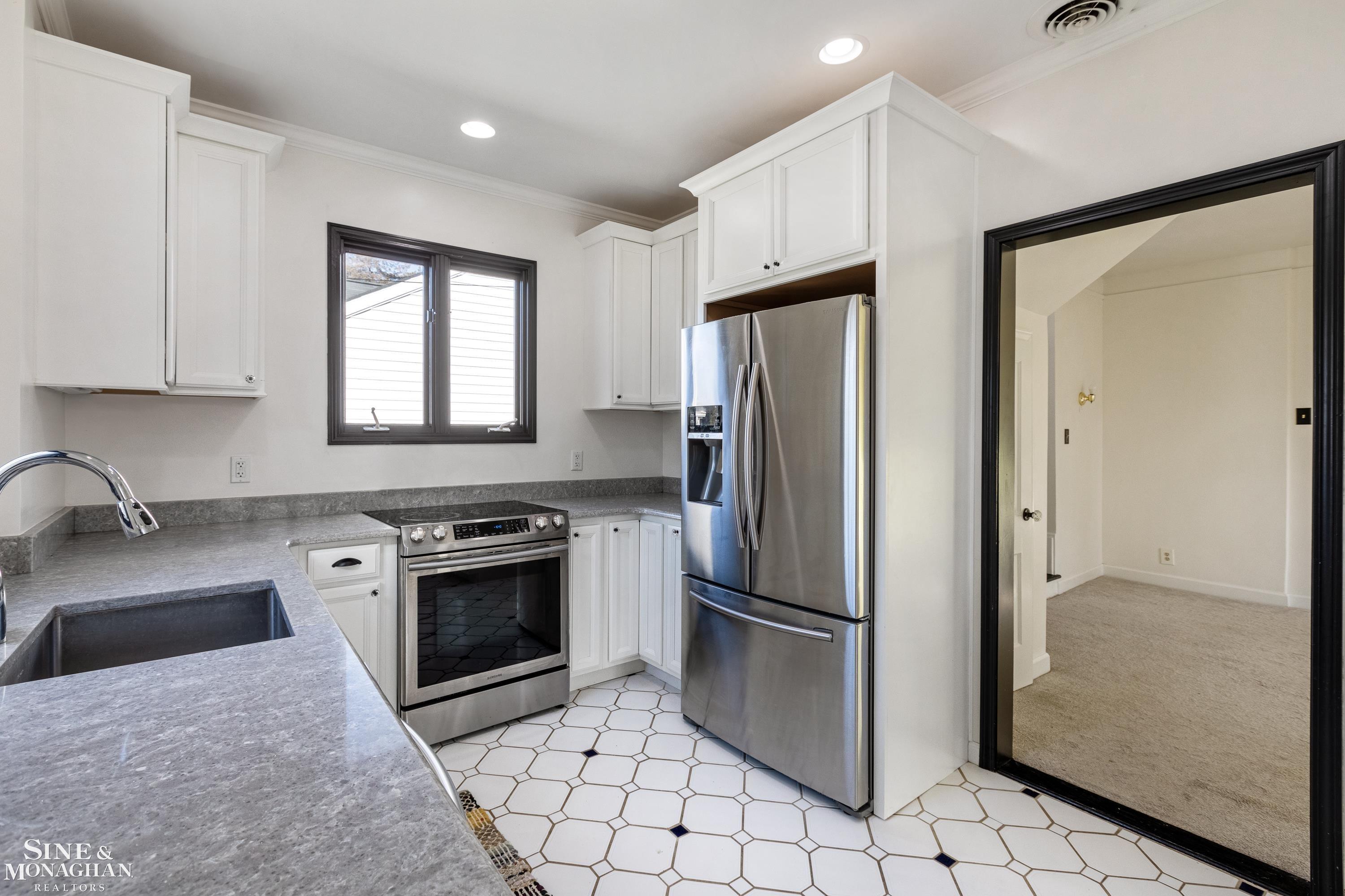 41 Vernier Road Grosse Pointe, MI 48236 - Photo 14 of 41 50101414-13.JPG