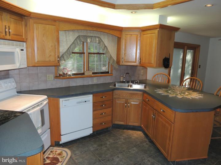78 Larrison Road Wrightstown, NJ 08562 - Photo 8 of 19 Kitchen