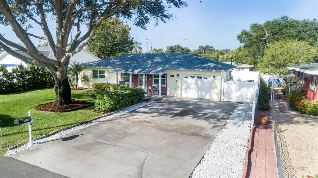 711 22nd Street Southwest Largo, FL 33770 - Photo 2 of 38 Gallery Image 2