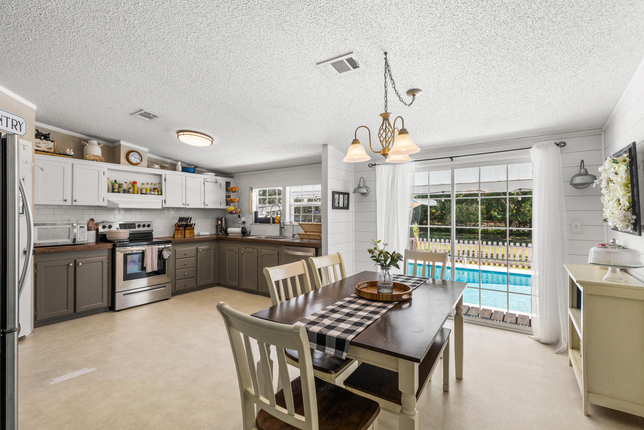 2373 Parrish Rd -Dining:kitchen