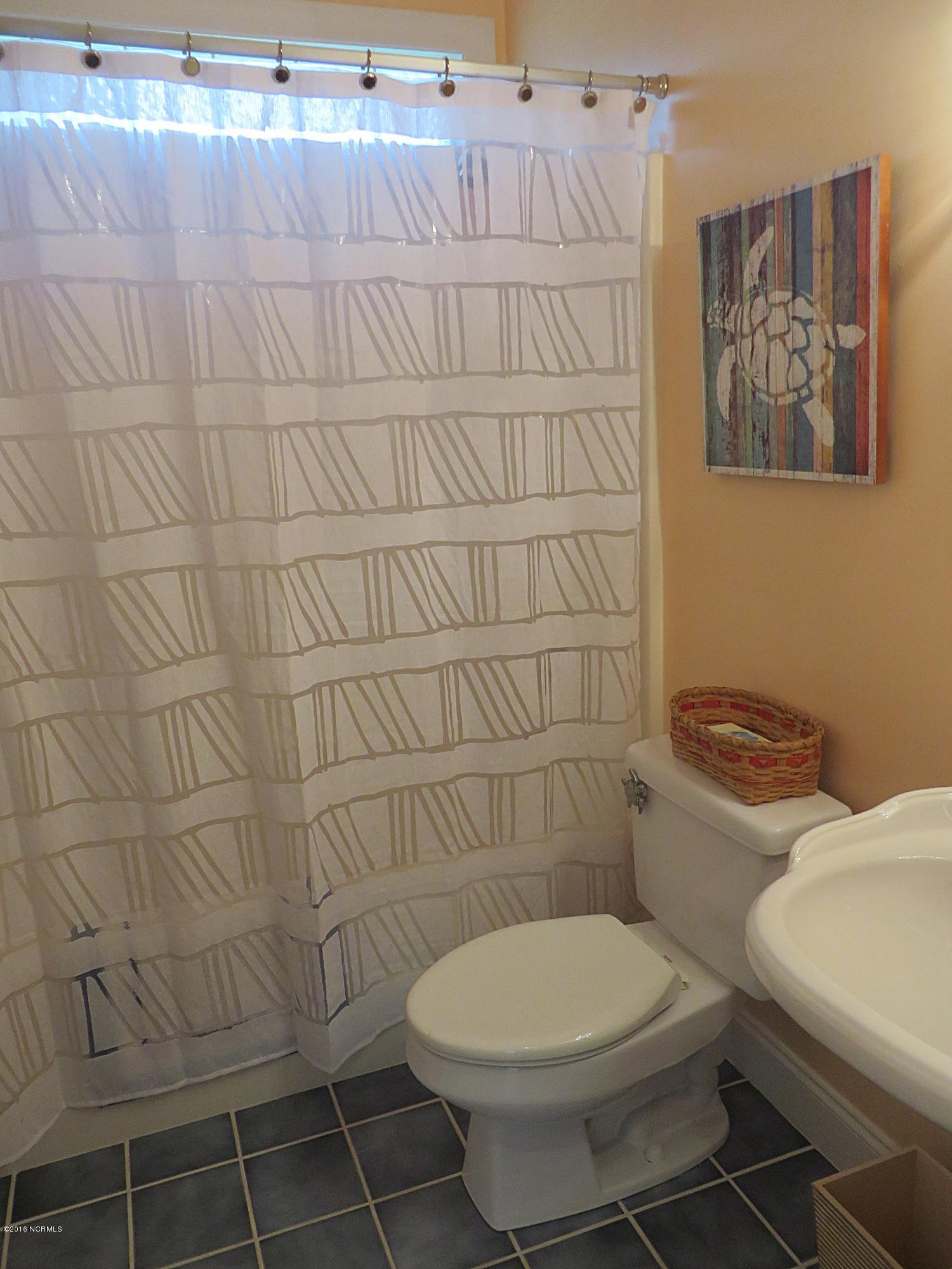 119 Friburg Road New Bern, NC 28562 - Photo 18 of 45 Tiled Hall Bath
