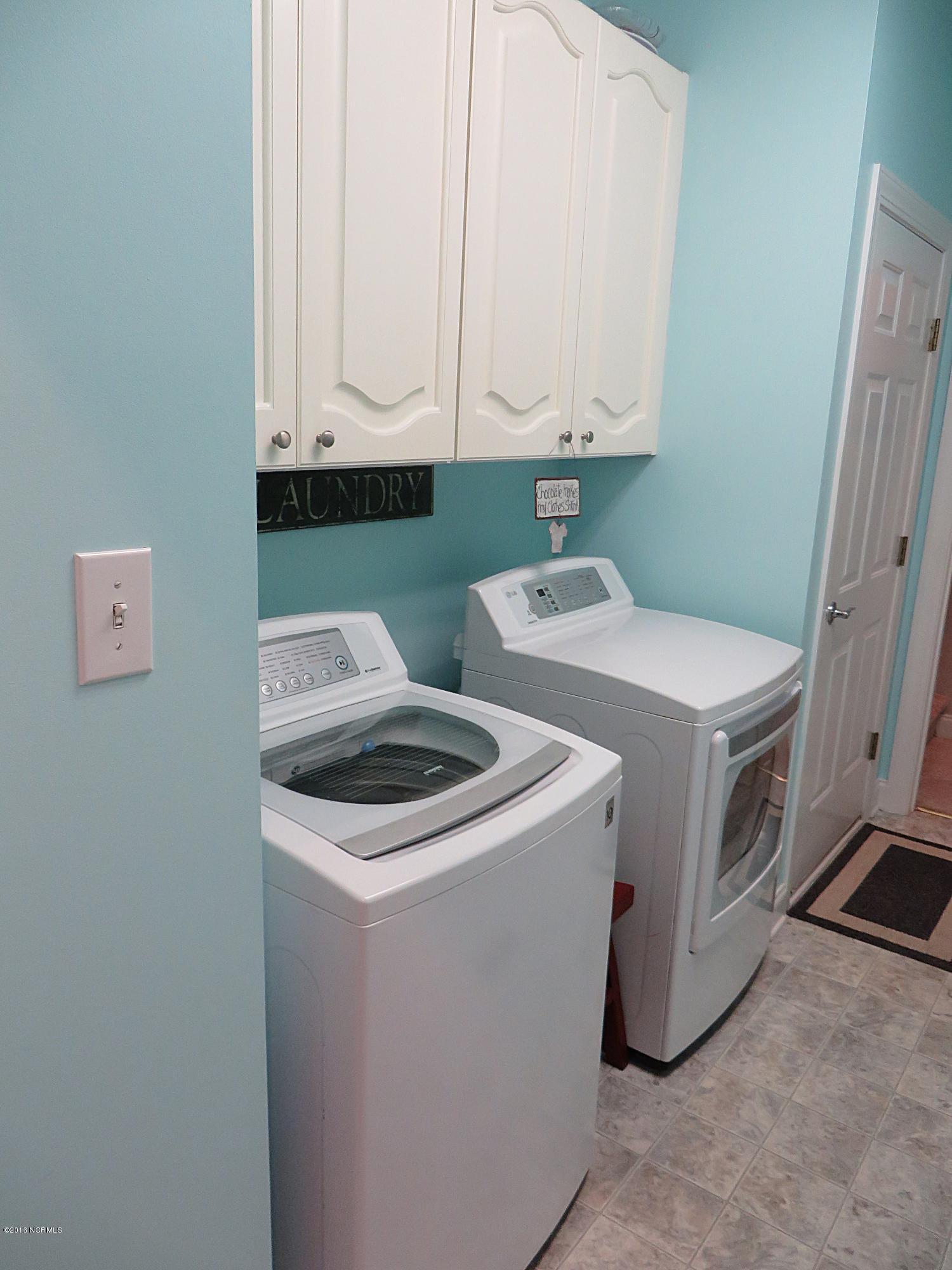 119 Friburg Road New Bern, NC 28562 - Photo 21 of 45 Laundry Room with Cabinets