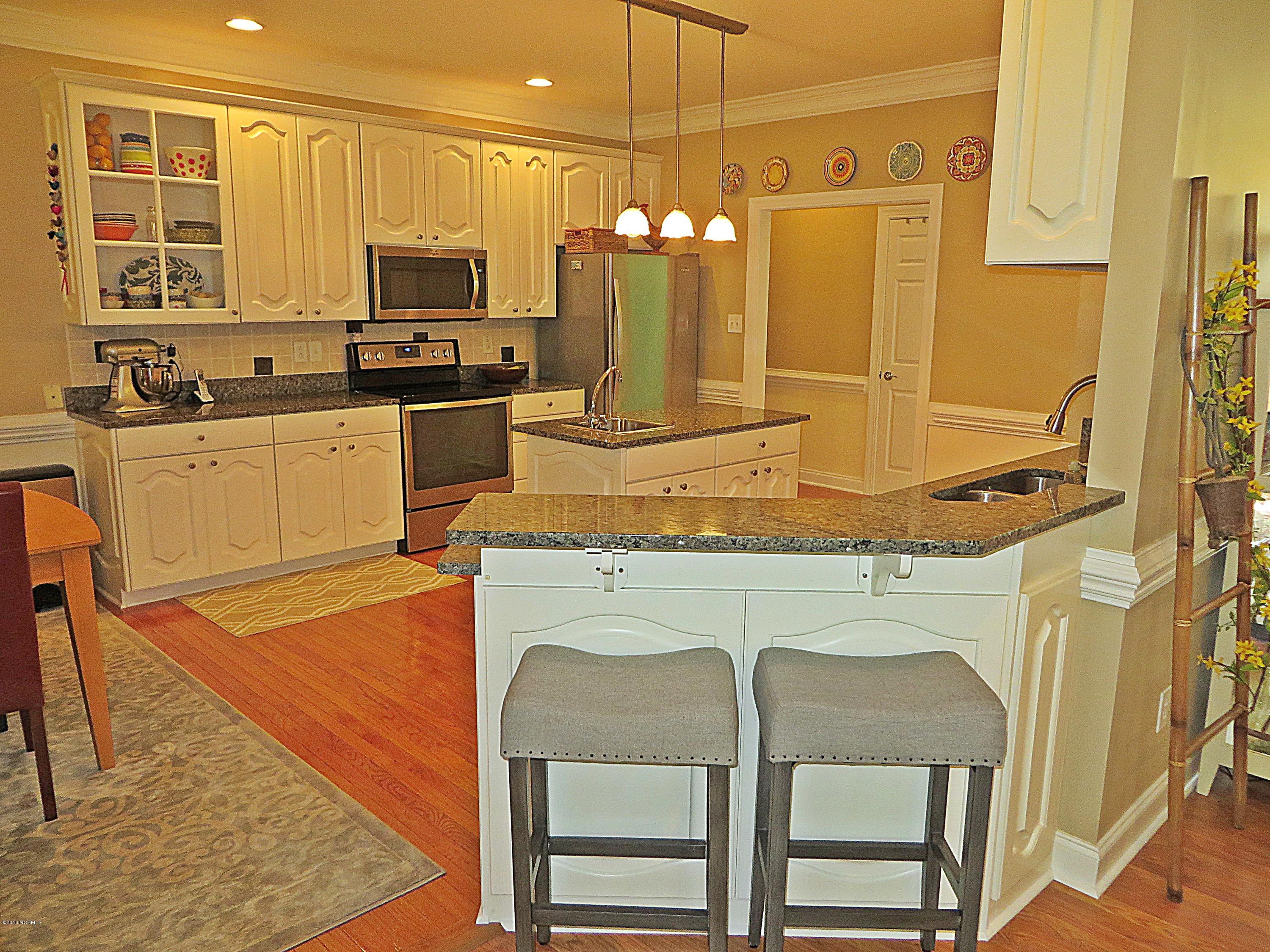 Huge Cook's Kitchen