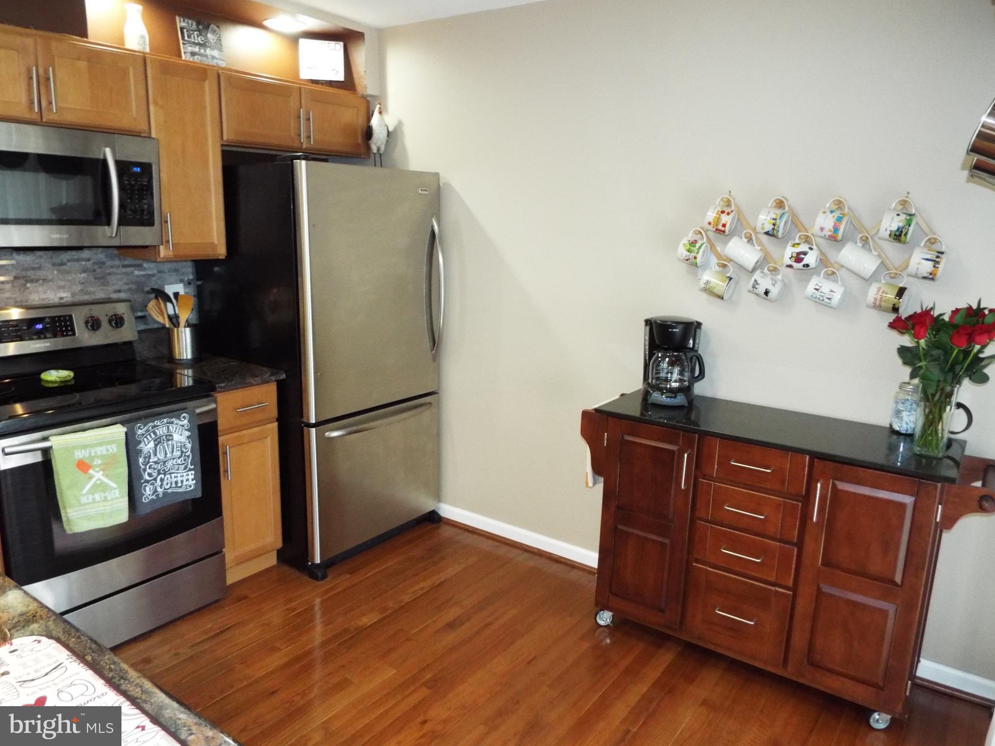 10909 Trotting Ridge Way, Unit 910 Columbia, MD 21044 - Photo 4 of 28 Update Kitchen
