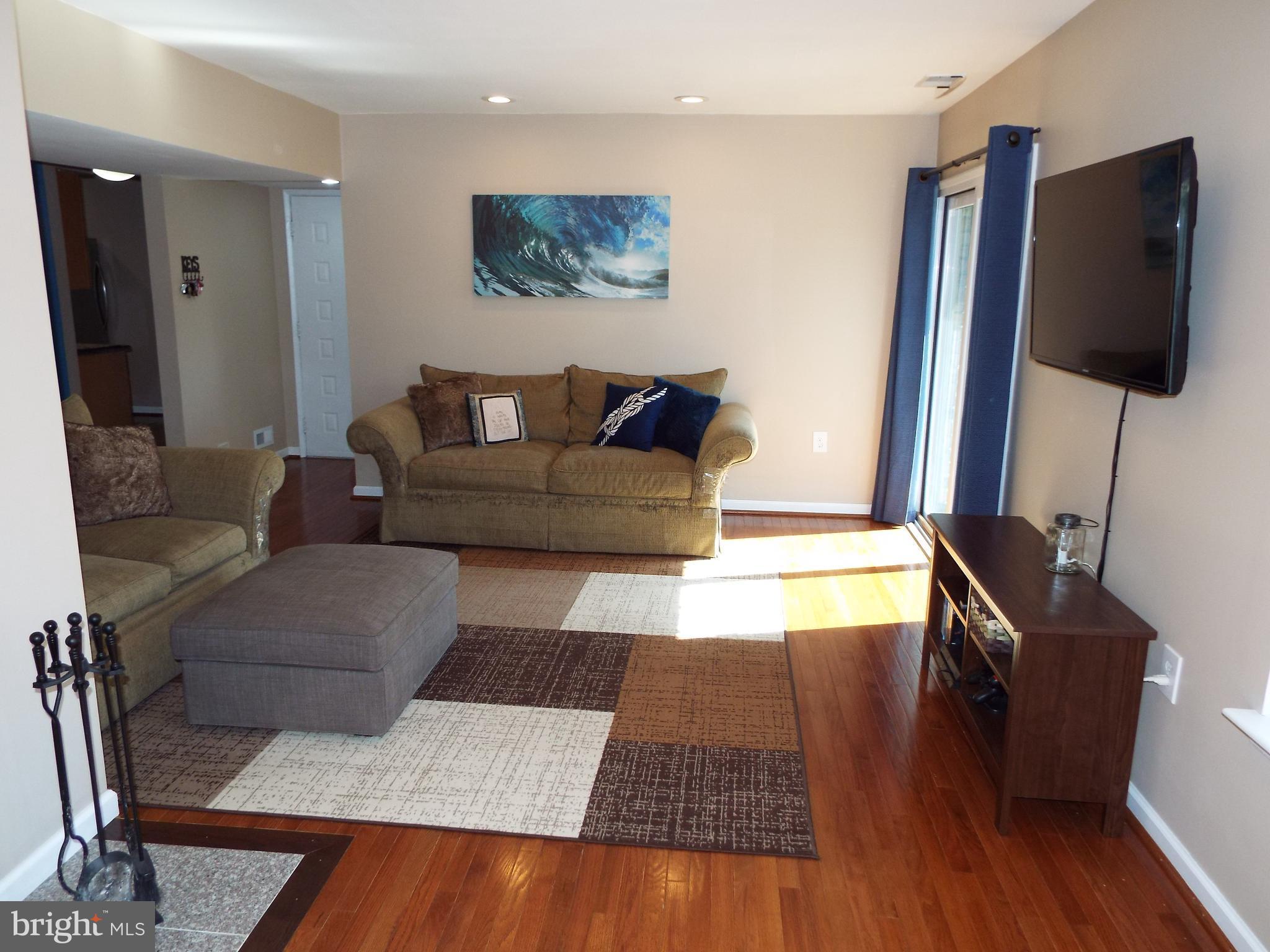 10909 Trotting Ridge Way, Unit 910 Columbia, MD 21044 - Photo 7 of 28 Living Room