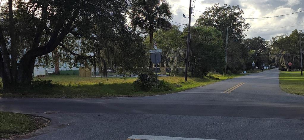 East 11th Street Sanford, FL 32771 - Photo 3 of 4 a view of a park