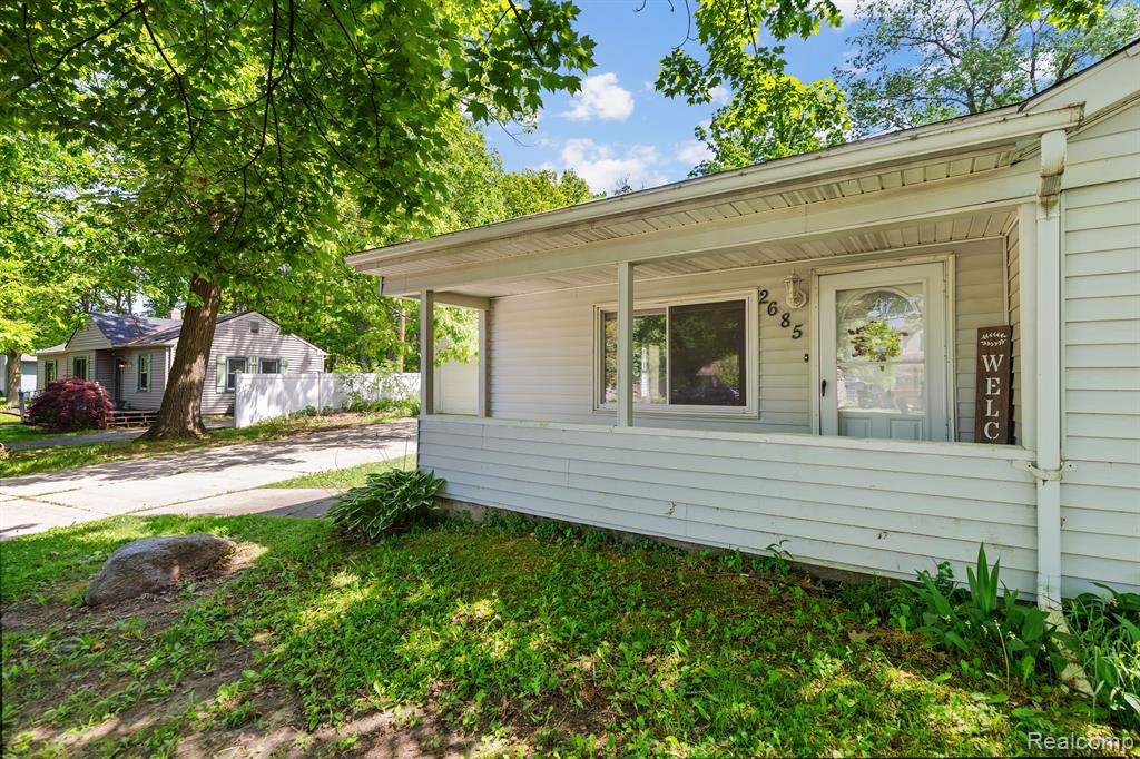 2685 Simpson Drive Rochester Hills, MI 48309 - Photo 3 of 29
