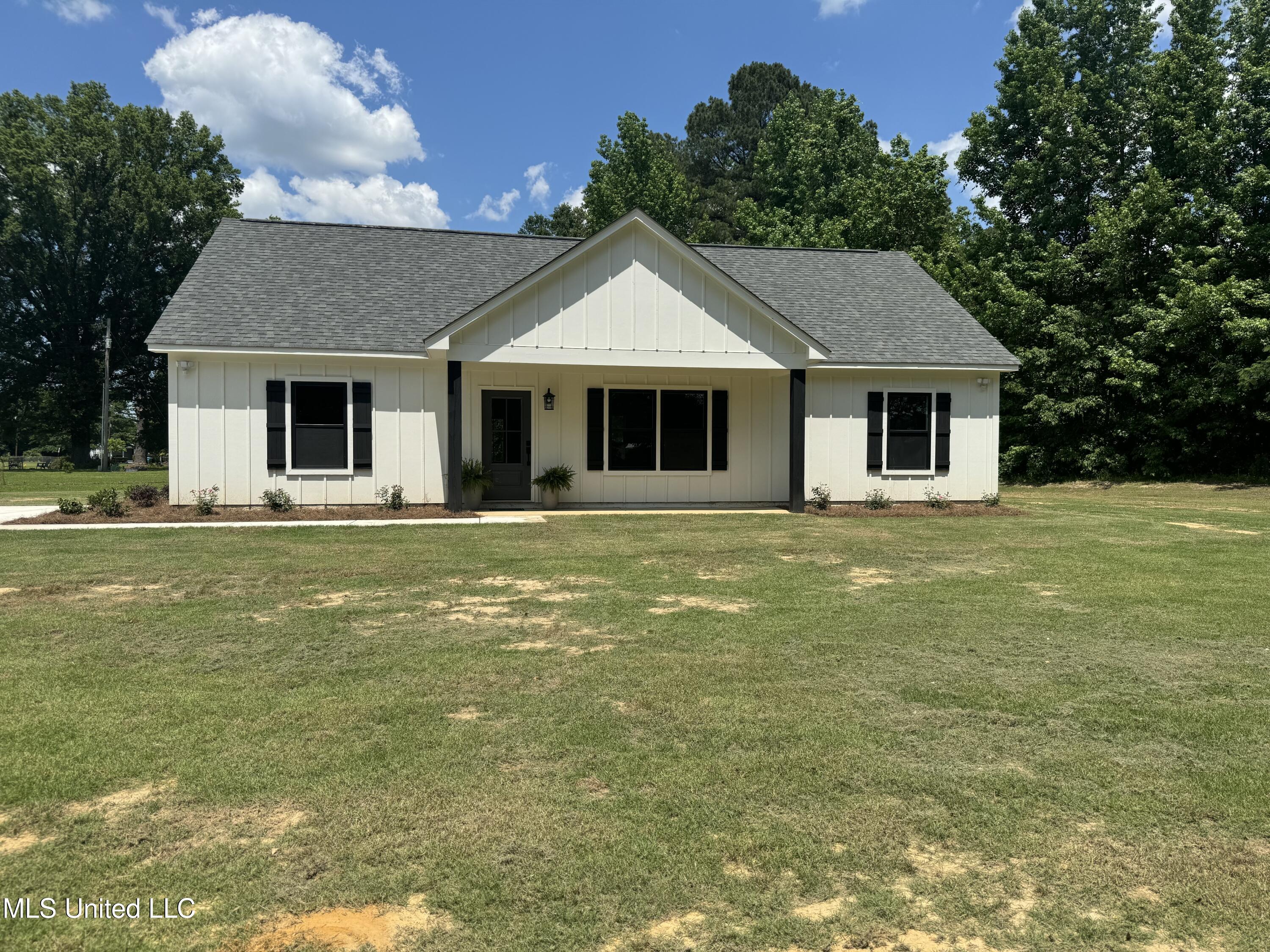 50 Rays Cove Grenada, MS 38901 - Photo 1 of 14 Primary