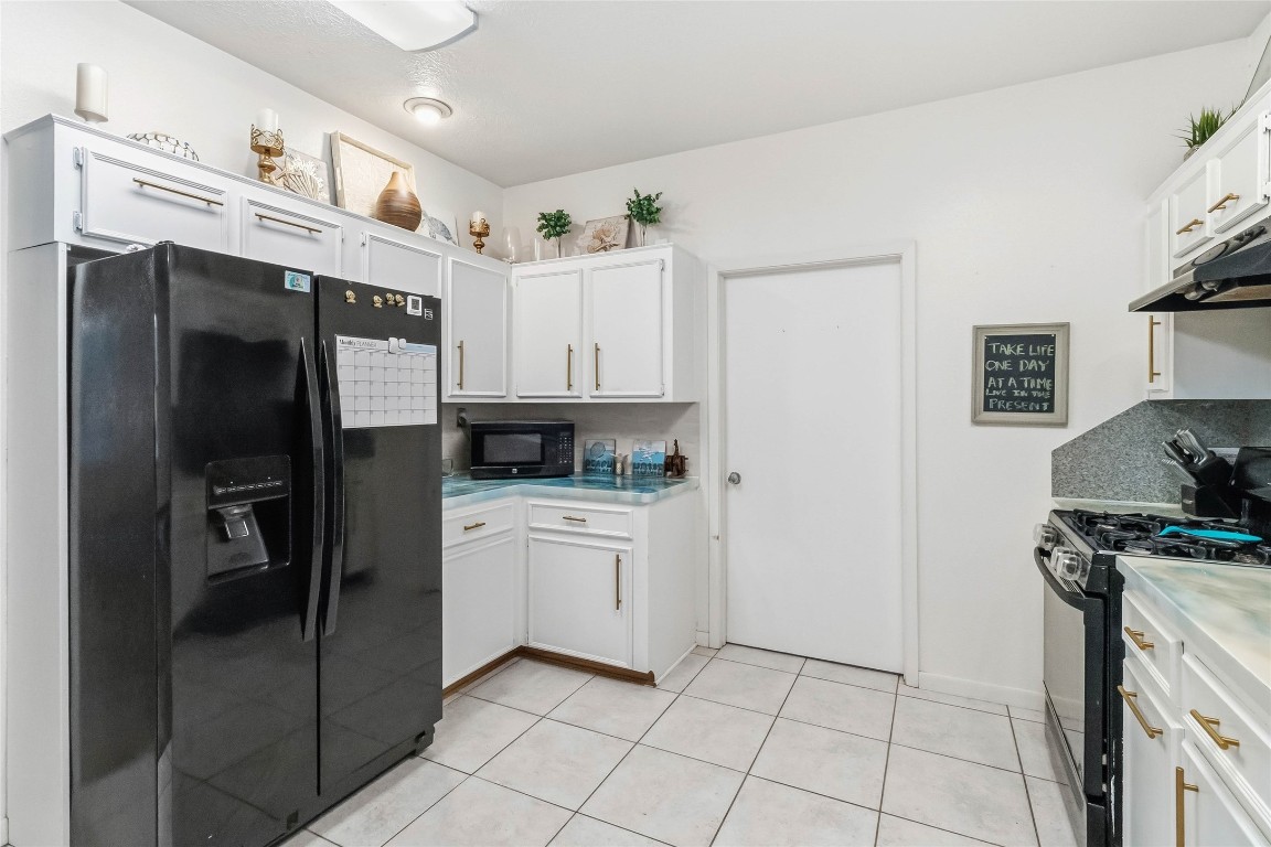 581 State Highway 95 Elgin, TX 78621 - Photo 20 of 30 a kitchen with stainless steel appliances a refrigerator sink and cabinets