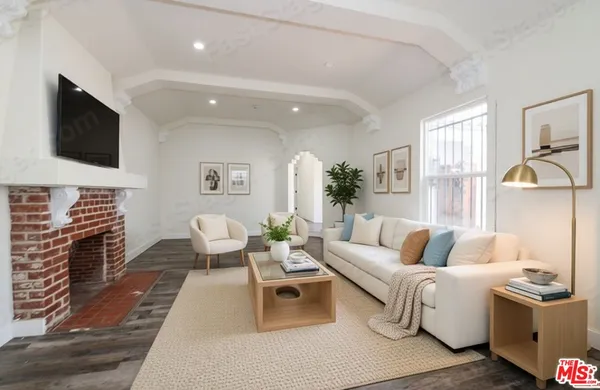 $3,795 | 520 West 82nd Street, Unit 520A, Los Angeles, CA 90044