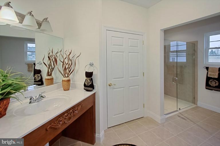 7003 Springville Court Springfield, VA 22150 - Photo 12 of 30 First Floor Easy-Access Full Bath