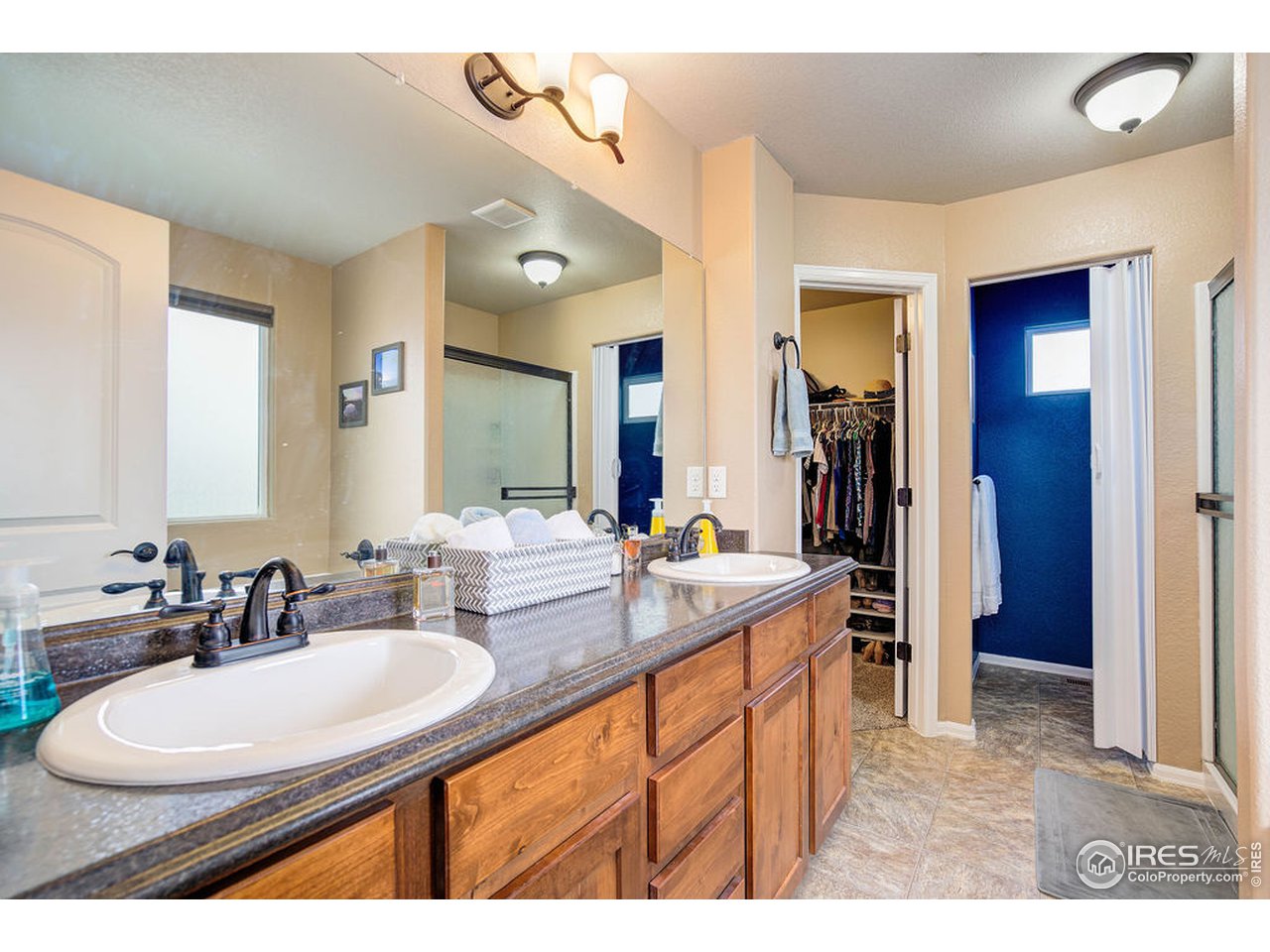 8835 16th St Road Greeley, CO 80634 - Photo 20 of 37 5pc Primary Bathroom