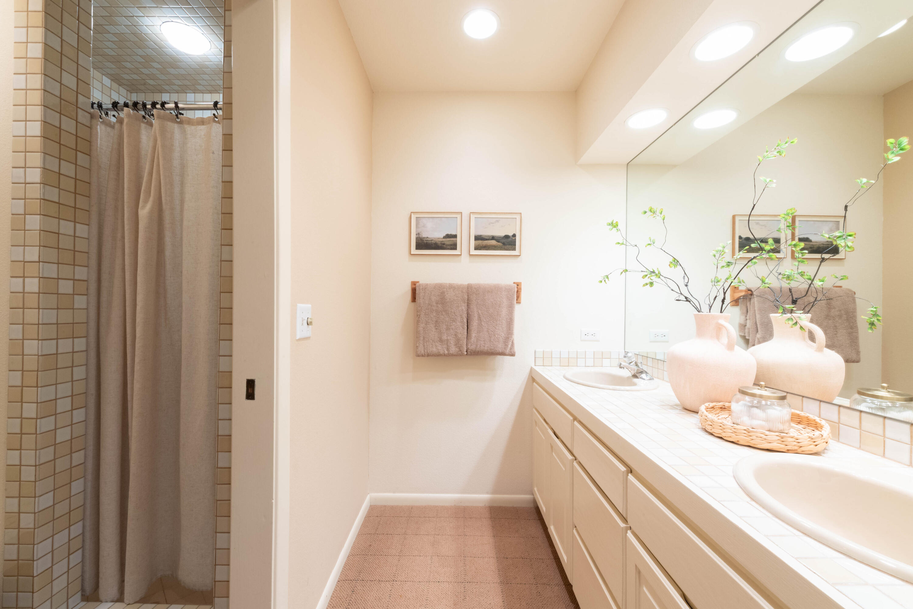 235 Spur Lane, Unit 606 Ketchum, ID 83340 - Photo 12 of 21 Primary Bath