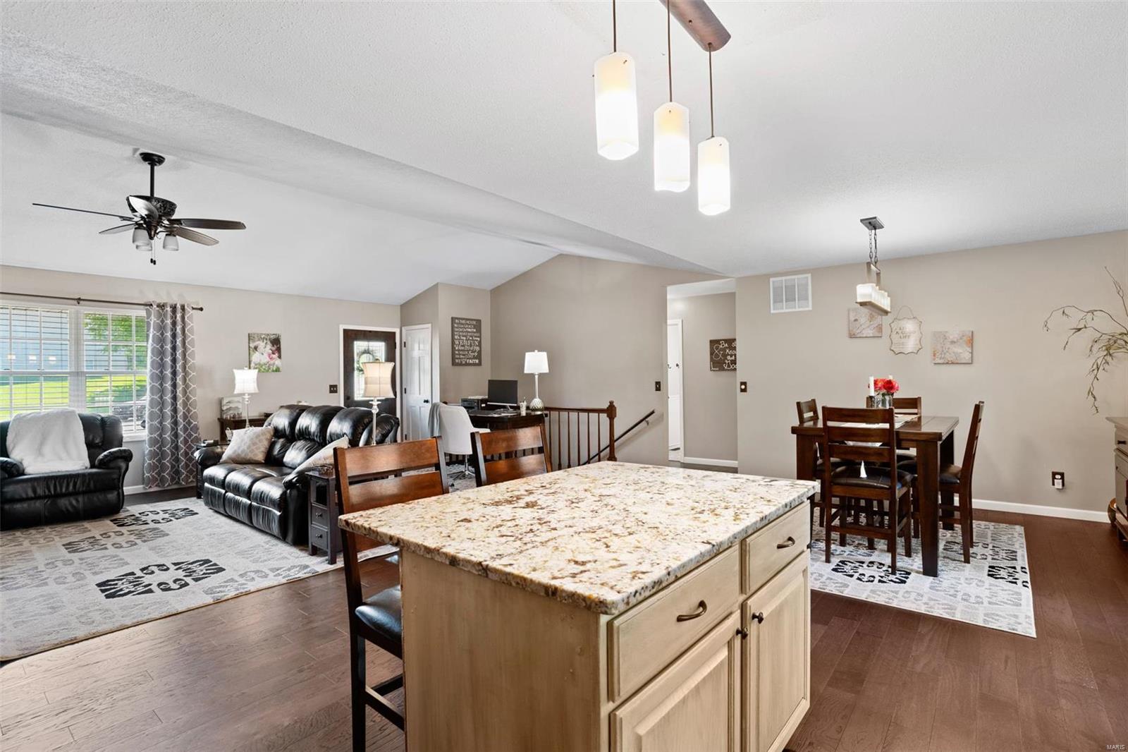 105 North Riebeling Street Columbia, IL 62236 - Photo 12 of 37 Gallery Image 12