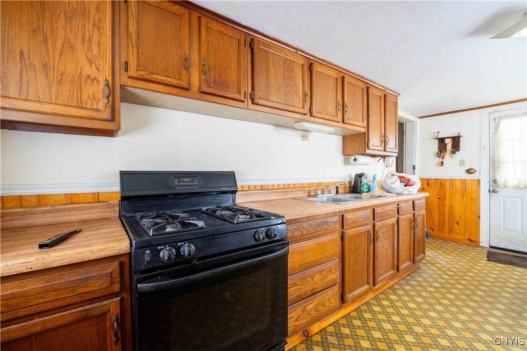 39 Ward Street Little Falls, NY 13365 - Photo 8 of 37