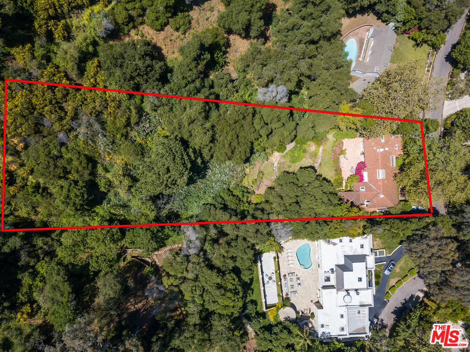 1491 Stone Canyon Road Los Angeles, CA 90077 - Photo 23 of 27 a view of a flower garden