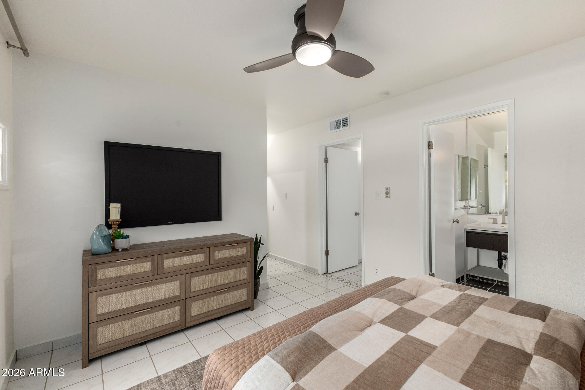 8241 North Central Avenue, Unit 5 Phoenix, AZ 85020 - Photo 11 of 25 14 - Central