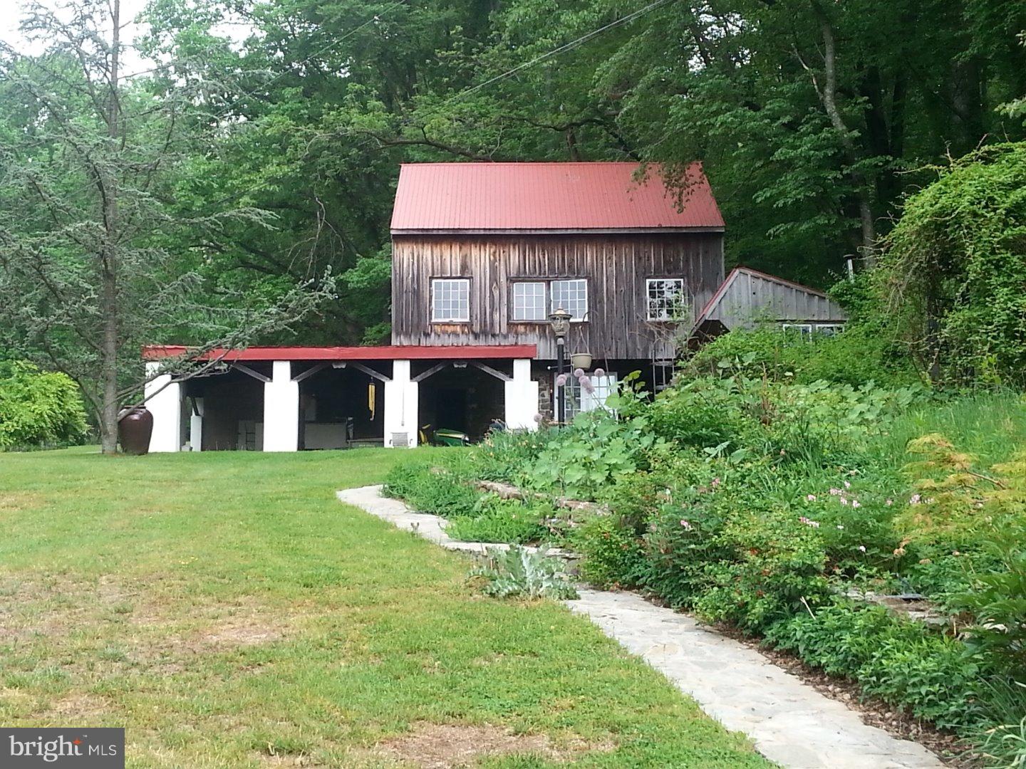 1682 Hilltop Road Spring City, PA 19475 - Photo 15 of 25 Barn