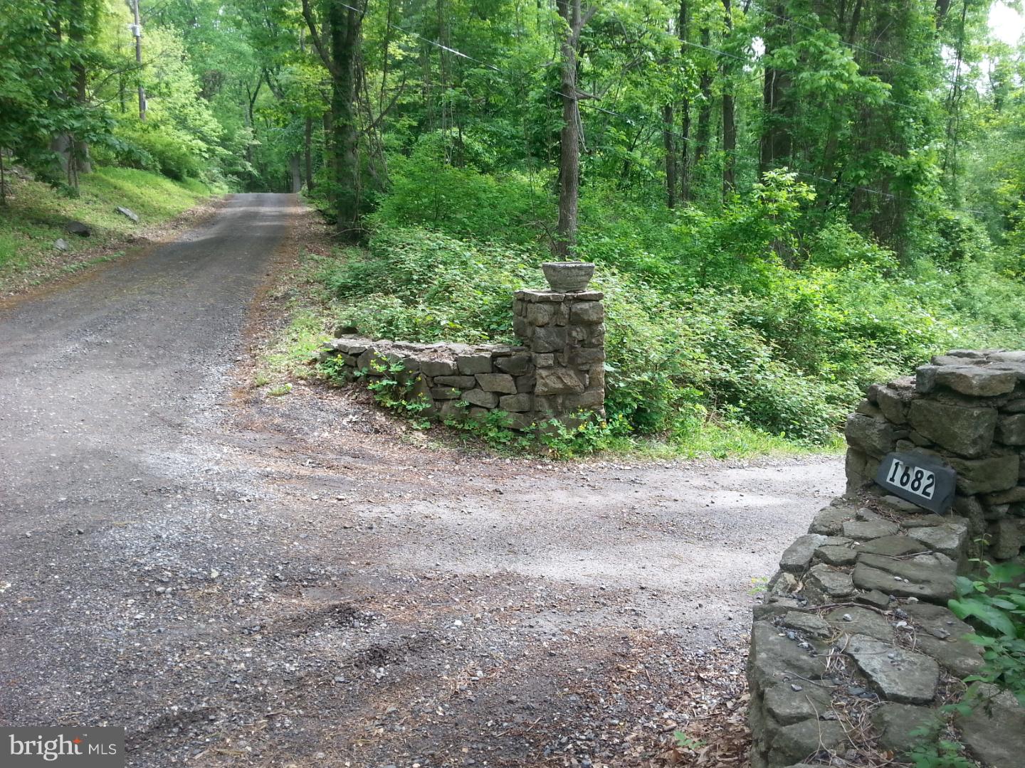 1682 Hilltop Road Spring City, PA 19475 - Photo 25 of 25 Driveway