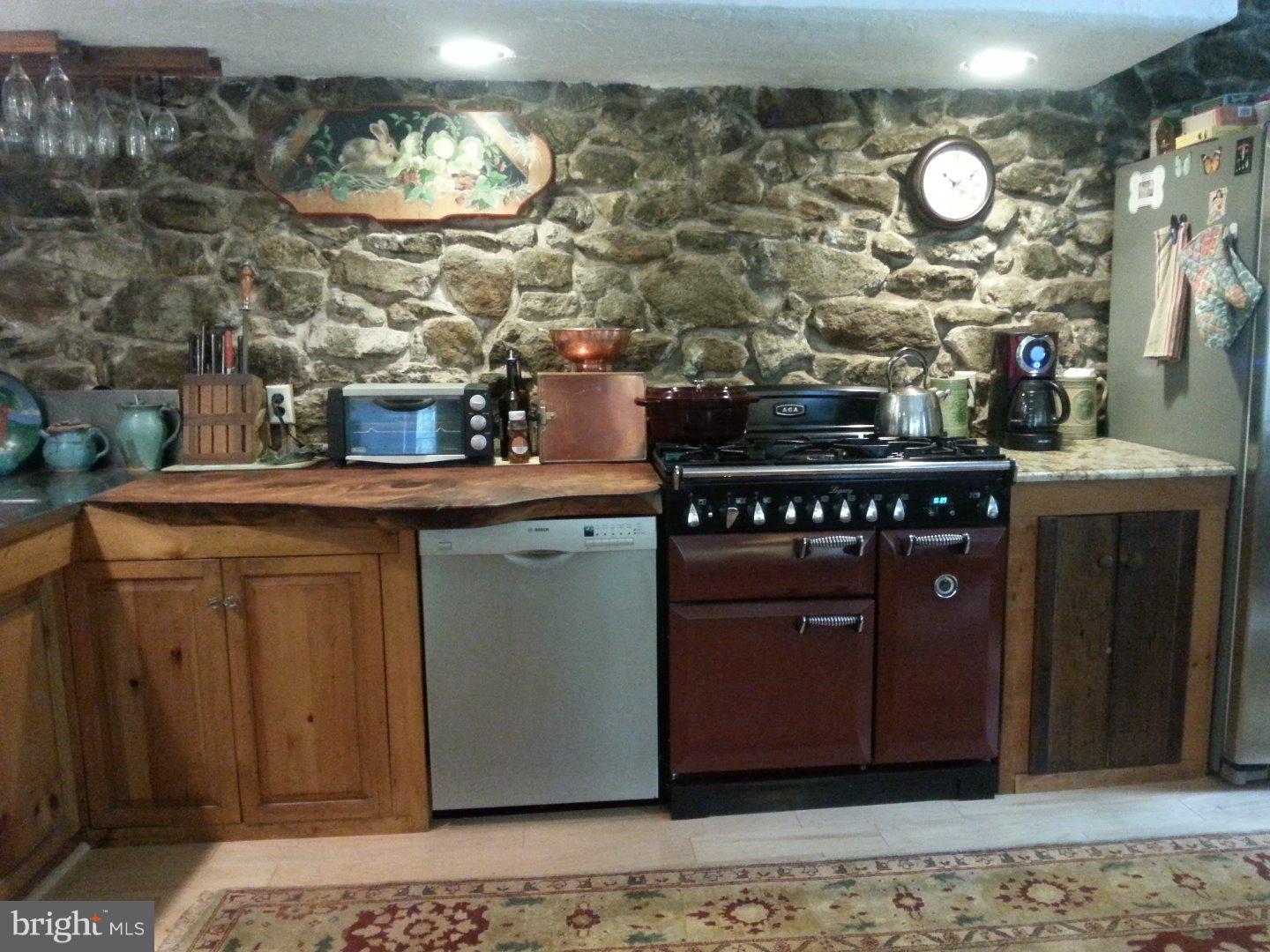 1682 Hilltop Road Spring City, PA 19475 - Photo 6 of 25 Kitchen